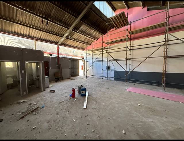 140M² WAREHOUSE TO LET IN EPPING INDUSTRIAL